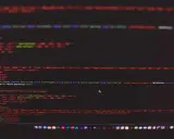 Kod HTML z czerwonymi i zielonymi fragmentami, w tym "padding" i "line-height", na ciemnym tle.