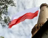 Flaga na Księżycu: Nie wiatr, a fizyka! Rozwiewamy mit powiewania.
