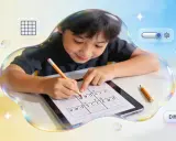 Bambino concentrato mentre cerca di crea crucipuzzle online su un tablet.