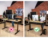 Feng shui schreibtisch: Chaos mit Kabeln (links) vs. Ordnung und Harmonie (rechts). Ein aufgeräumter Arbeitsplatz fördert Energiefluss und Wohlbefinden.