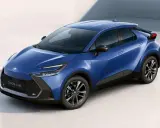 Un elegante Toyota C-HR 2026 azul eléctrico, con líneas futuristas y un diseño deportivo, listo para conquistar las calles.