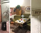 Wnętrze mieszkania Kiepskich z serialu. Widać drzwi z witrażem, rower wiszący na ścianie, kanapy i stolik kawowy.