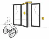 Persona en silla de ruedas se acerca a puertas automáticas, cumpliendo la normativa de puertas de portales para accesibilidad.