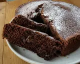 En saftig socker kaka med chokladfyllning, pudrad med florsocker. Perfekt för fikat!
