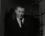 Allan Edwall i kostym, en minnesvärd skådespelare från svenska filmer och tv-program.