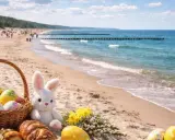 Koszyk z pisankami i zajączek na plaży. Idealne miejsce, gdzie spędzić święta wielkanocne w Polsce, nad Bałtykiem.