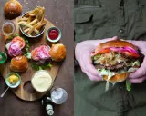 Två läckra hamburgare med pommes frites, öl och tillbehör. Perfekt för lyxiga hamburgare recept.