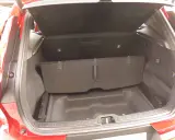 Maletero Volvo XC40 vacío y limpio, listo para cargar equipaje o compras. El espacio es amplio y organizado.
