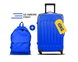 Blå resväska med 10 kg märkning och ryggsäck. Texten "Gå ombord först" antyder att detta är en del av Ryanair mat ombord-erbjudandet.