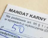 Fragment mandatu karnego z kwotą 50 zł.