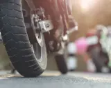 Kiedy wymienić opony w motocyklu? Przewodnik dla bezpieczeństwa