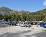 Parking pod Tatrami, gotowy na wycieczkę nad Morskie Oko.