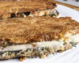Parmigiana di melanzane ricetta originale: strati dorati e filanti di melanzane fritte, mozzarella e sugo.