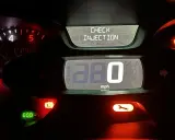 Na desce rozdzielczej Renault świeci się kontrolka "CHECK INJECTION". Wskazania licznika to 280.