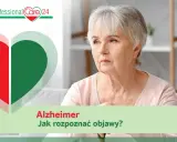 Zmartwiona starsza kobieta, symbol serca i napis "Alzheimer. Jak rozpoznać objawy?".