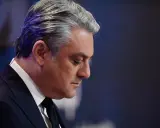 Luca de Meo, CEO de Renault, reflexiona con seriedad.