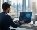 Mężczyzna pracuje przy laptopie, na ekranie kod i wizualizacja sieci neuronowej. To inspiracja, jak zostać programistą i tworzyć przyszłość.