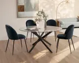 Runt matbord med glas skiva och mörka sammetsstolar, perfekt för 6 personer. Mått kan variera.