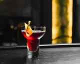 Drinki z wiśniówką: 20+ przepisów od klasyki po letnie hity!