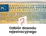 Twardy dowód rejestracyjny z flagą PL i wielojęzycznymi napisami. Pod spodem tekst "Odbiór dowodu rejestracyjnego".