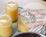 Drei frisch abgefüllte Marmeladengläser stehen auf dem Kopf. Die Frage: wie lange Marmelade auf den Kopf stellen?