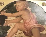 Enfant aux raisins, œuvre de Bernardino Luini, s'étire pour cueillir une grappe sombre.