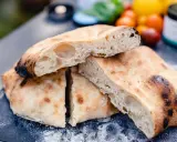 Frisch gebackene Schiacciata, perfekt für ein einfaches Schiacciata Rezept. Außen knusprig, innen luftig.