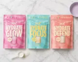 Tre påsar med pulver för elektrolytdryck: "Hydrate & Glow", "Hydrate & Focus" och "Hydrate & Defend". Perfekt som dricka vid magsjuka för att återställa vätskebalansen.