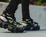 Buty z kółkami, znane jako rolko-buty, pozwalają na szybkie przemieszczanie się.