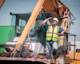 Operator dźwigu: Jak zdobyć uprawnienia i ile możesz zarobić?