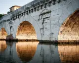 Ponte di Tiberio a Rimini, un luogo storico da scoprire tra le cose da vedere vicino a Cervia.