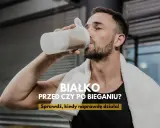 Mężczyzna pije shake proteinowy. Czy białko przed czy po bieganiu jest lepsze? Sprawdź, kiedy naprawdę działa!