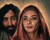 Nahaufnahme von Jesus und Maria, ihre Gesichter im warmen Licht. Maria blickt zuversichtlich, Jesus nachdenklich.