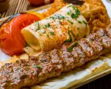 Kebab z frytkami bez surówki: ile ma kalorii? Szokujące fakty!