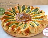 Torta salata ricotta e spinaci a forma di girasole, pronta in 20 minuti. Deliziosa e scenografica!