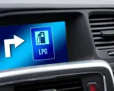 Nawigacja pokazuje stację LPG po prawej. Zastanawiasz się lpg co to? To gaz płynny, alternatywne paliwo do aut.