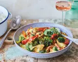 Herzhaftes Curry mit Brokkoli, Paprika und Hähnchen. Ein leckeres Gericht aus unseren low fat rezepte.