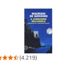 Copertina del libro "Il purgatorio dell'angelo" di Maurizio De Giovanni. Una scena notturna con un edificio scuro e una figura solitaria vicino al mare, sotto una luna piena.