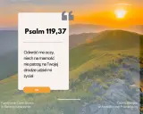 Psalm 119,37 tekst: "Odwróć me oczy, niech na marność nie patrzą; na Twojej drodze udziel mi życia!" na tle górskiego krajobrazu o zachodzie słońca.