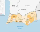 Karte von Portugal mit hervorgehobener Region Algarve. Faro liegt an der Südküste, östlich von Loulé und westlich von Olhão.