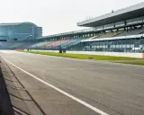 Leere Tribünen und eine Rennstrecke in Deutschland, bereit für den nächsten Grand Prix.