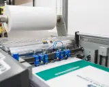 Maszyna do laminacji, która chroni dokumenty. Zobacz, laminacja co to jest i jak działa.