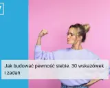 Kobieta pokazuje biceps, by zbudować pewność siebie i poczucie własnej wartości. Tekst: "Jak budować pewność siebie. 30 wskazówek i zadań".