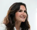 Gunilla von Platen, en framgångsrik svensk entreprenör, ler mot kameran.