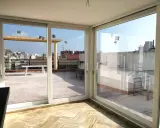 Ventanas de aluminio con vistas a la ciudad. Aprende como limpiar ventanas de aluminio para que brillen como nuevas.