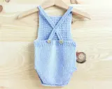 Ranita bebé dos agujas patrones. Un adorable enterito tejido a mano, perfecto para los más pequeños.
