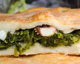 Focaccia ripiena con verdure e polpo, un'ottima idea per scoprire cosa mangiare a Gaeta.