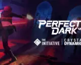Akcja gry Perfect Dark: dwie postacie w dynamicznej strzelaninie, w tle logo gry i studia Crystal Dynamics.