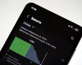 Wykres zużycia baterii w telefonie. Ostatnie ładowanie do 100% trwało 9 godzin. Wskazuje na dobre oszczędzanie baterii.