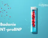 Badanie NT-proBNP w probówce z czerwonymi kroplami. NeoMedica Centrum Medyczne.
